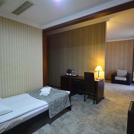 Hotel Astoria Tbilisi Exteriör bild