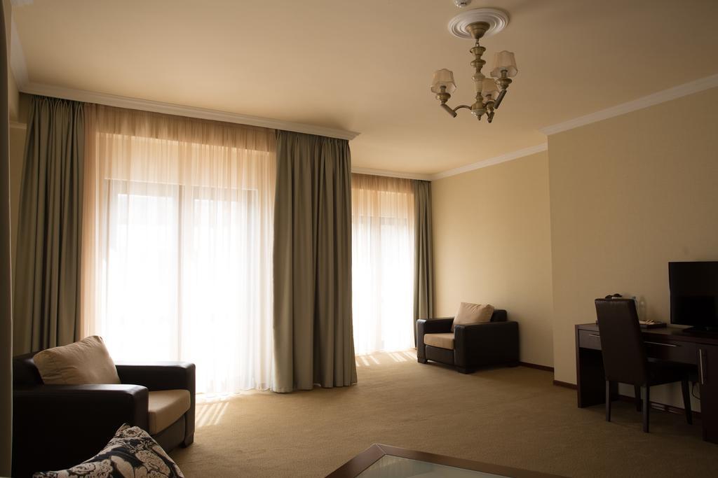 Hotel Astoria Tbilisi Exteriör bild