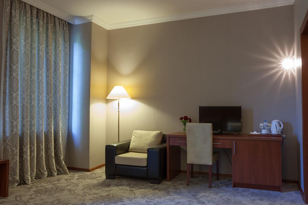 Hotel Astoria Tbilisi Exteriör bild