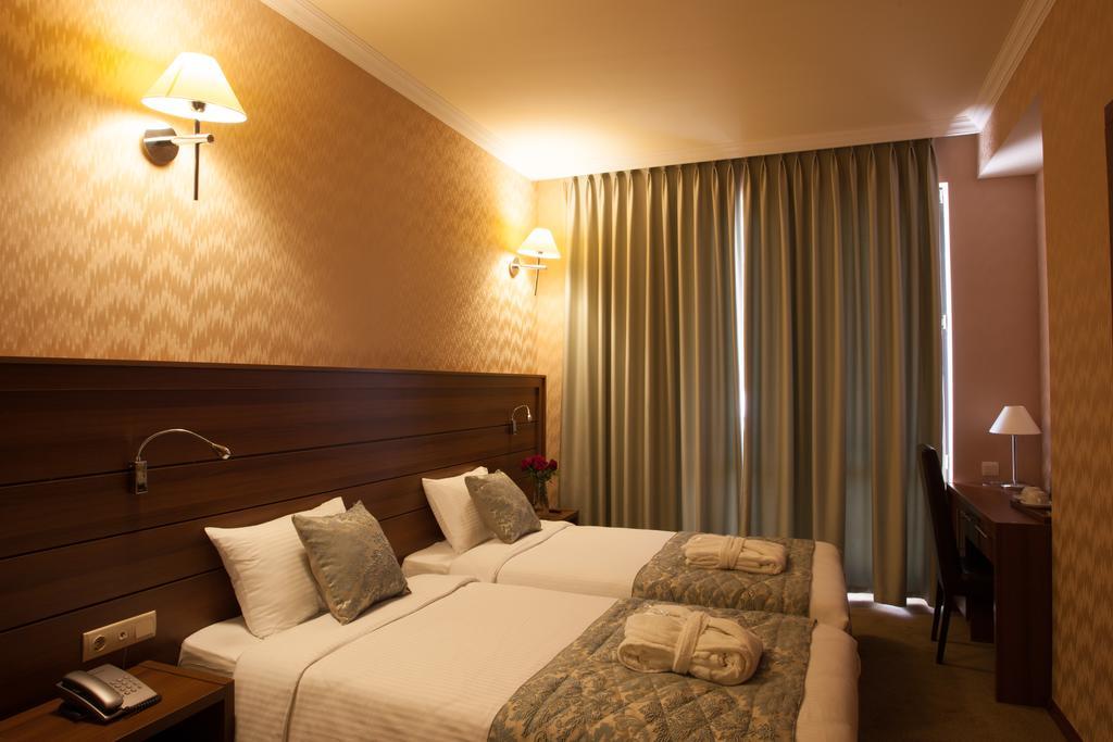 Hotel Astoria Tbilisi Exteriör bild